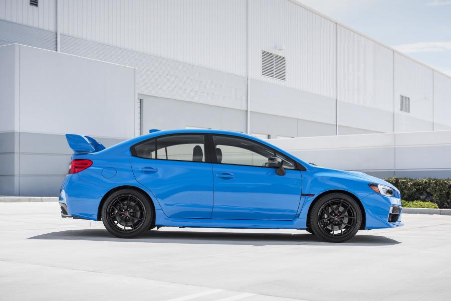  Subaru WRX STI Series.HyperBlue 2016 года  (фото 4 из 9)